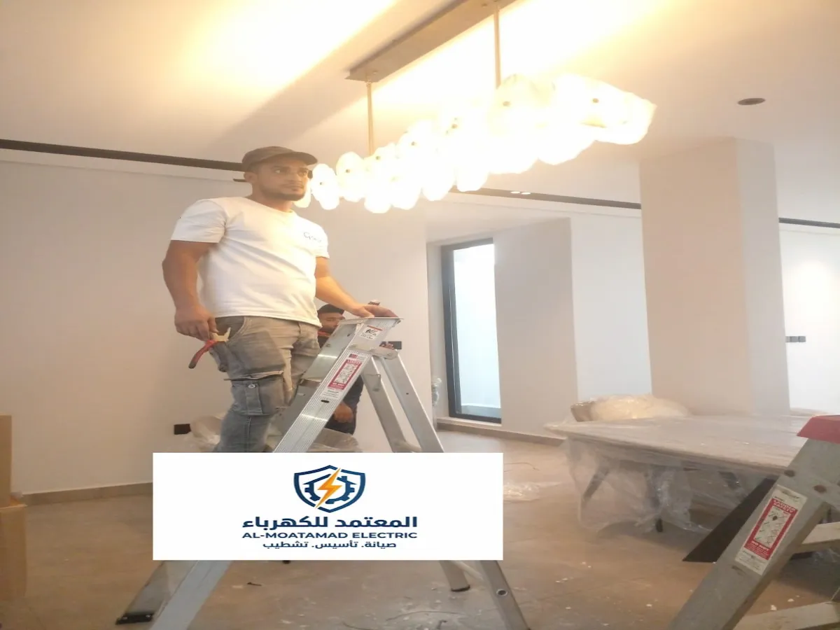 فني تركيب إضاءة وسبوت لايت بالدمام